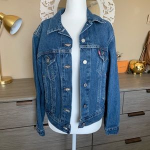 Levi’s jean jacket size medium